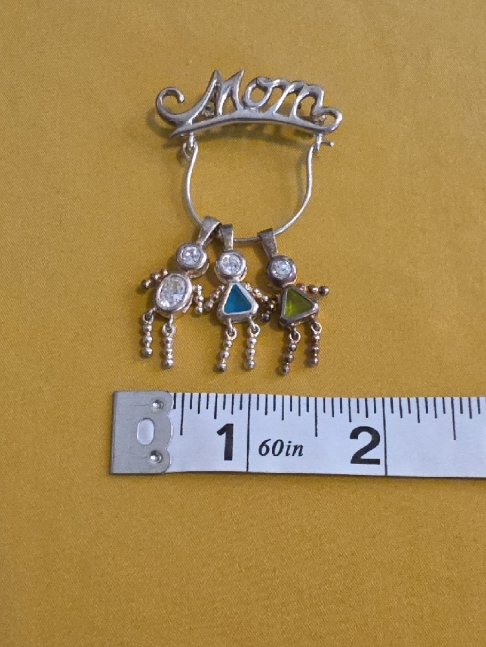 Vintage 925 Silver "Mom" Pin Featuring Three Dangling Charms - All Stamped 925 - Picture 8 of 10